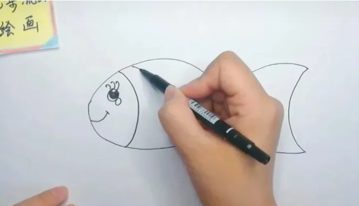 儿童简笔画教程：小鱼，简单易学的绘画步骤插图(4)